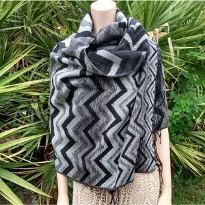 NWOT RUE 21 Etc! Reversible Black, Gray & White Scarf/Wrap